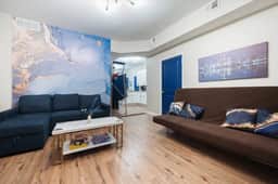 Epic Arcade Apt, Sleeps 10, Pet-Friendly, King Bed - Image 2