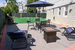 Fun Gaming Apartment w/Free Parking - Image 5