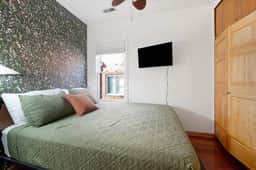 Spacious 3 BR Game and Arcade Apt in Wrigleyville - Image 3
