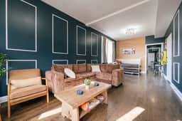 Spacious Arcade Apt for 12 Guests 10 min Downtown - Image 3