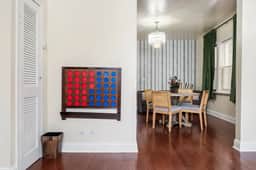 Fun Wrigley Game Apt w/ Free On Site Parking - Image 4