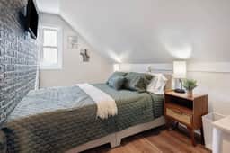 Urban View Retreat Near Downtown - Sleeps 7 - Image 2