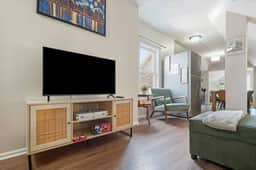Cozy Urban View Retreat Near Downtown - Sleeps 7 - Image 4