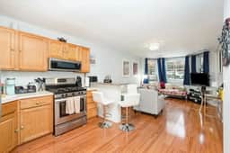 Wrigleyville: Hot Tub, Sauna & Parking w/Games - Image 3