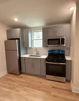 Logan Sq Apt | King Bed | Games | Near Blue Line - Image 2