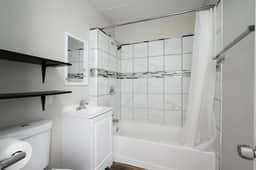 Moody 2 BRs - Games - Garage Parking - Sleeps 6 - Image 3