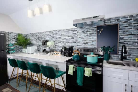 Fun Gaming Apartment w/Free Parking - Imagen 1