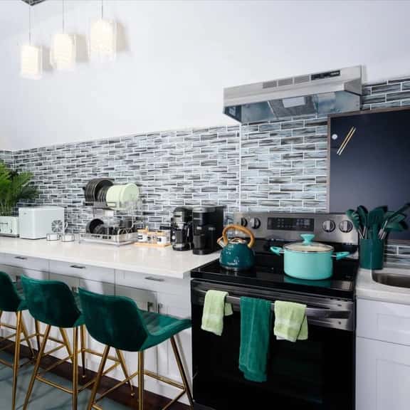 Fun Gaming Apartment w/Free Parking - Imagen 1
