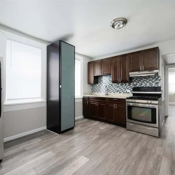Moody 2 BRs - Games - Garage Parking - Sleeps 6 - Image 1