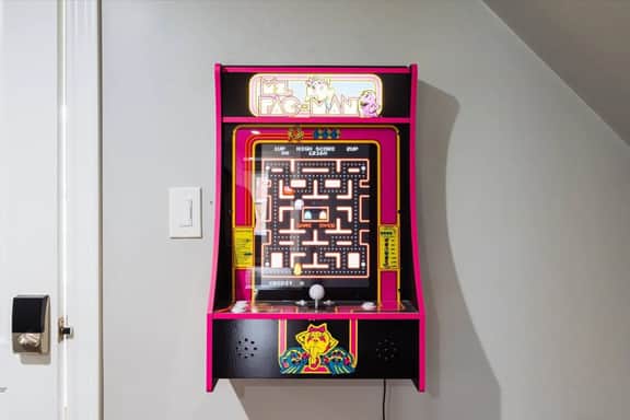 Fun Logan Square Apt • Games • Pets • Sleeps 5 - Image 3