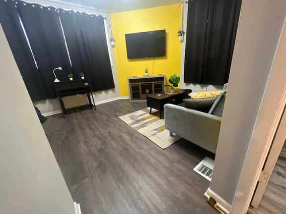 Arcade, Pet-Friendly, Work-Ready near Downtown - Image 4