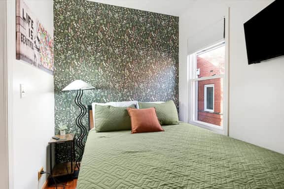 Spacious 3 BR Game and Arcade Apt in Wrigleyville - Image 5