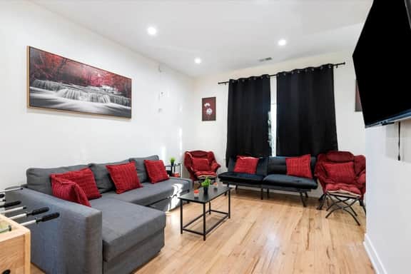 Pilsen Apt: Games, 3 BR, Sleeps 10 - Image 2
