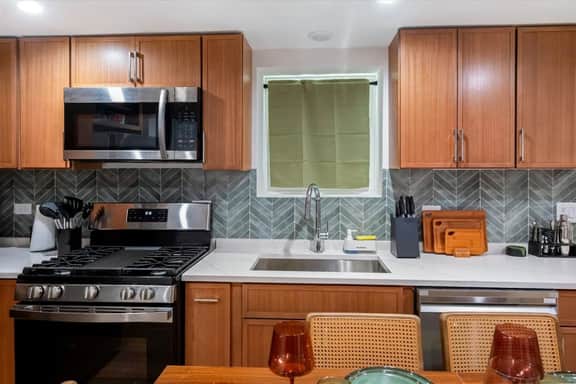 Avondale Arcade Apt | Pet-Friendly | Great Area - Image 3