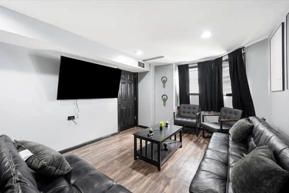Arcade Fun: Pet-Friendly Chicago Apt, Sleeps 12 - Image 2