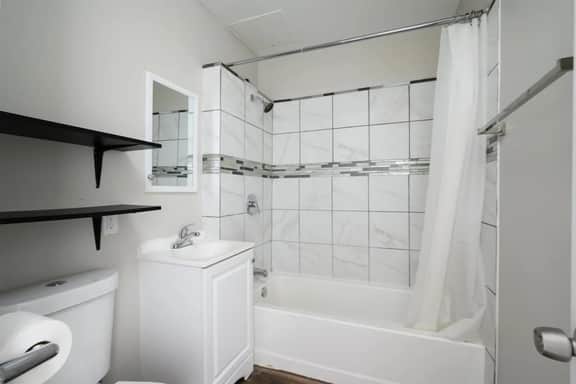 Moody 2 BRs - Games - Garage Parking - Sleeps 6 - Image 3