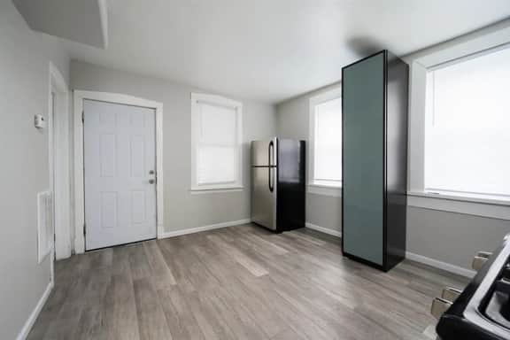Moody 2 BRs - Games - Garage Parking - Sleeps 6 - Image 4