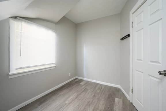 Moody 2 BRs - Games - Garage Parking - Sleeps 6 - Image 5