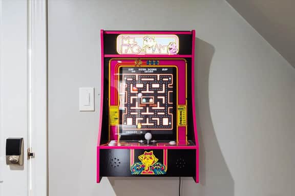 Fun Logan Sq Apt - PacMan - Sleeps 5 Pet Friendly - Image 4