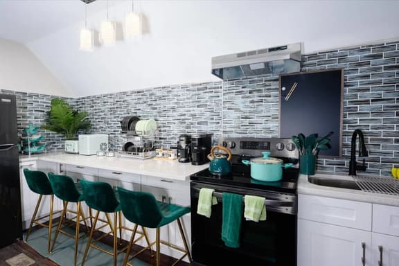 Fun Gaming Apartment w/Free Parking - Image 1